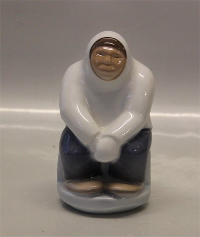 B&G figure B&G 2413 Siddende grønlænder 13,5 cm, Karl Kristoffersen