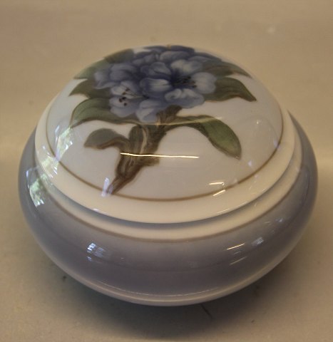 Royal Copenhagen 846-400 RC Art Nouveau bonbon box, round 9.5 x 13 cm Blue Flower lid 845-400