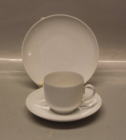 Form 643 white smooth B&G Porcelain Cup & saucer 102 and sideplate 028 a