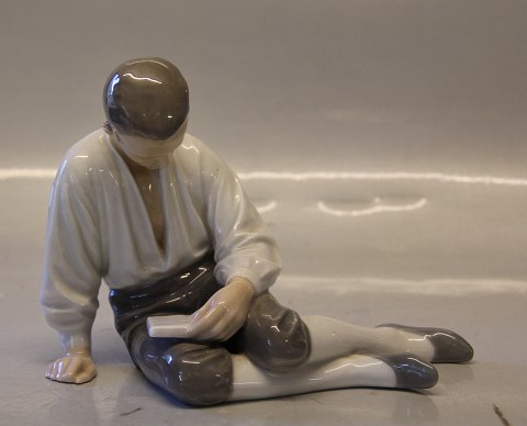 B&G Porcelain B&G 1669 Boy sitting with a book 14 x 18 cm Art Nouveau