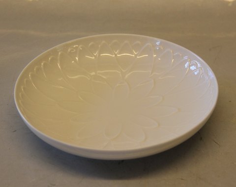 Kongelig Dansk 12484 Kgl. Hvid skål artiskok blade i relief 15.5 cm Arno Malinowski blanc de chine