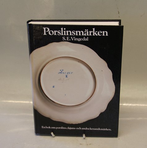 Bog om keramik og porcelænsstemplerPorslinsmärken - En bok om Porslins-, fajans- och Andra Keramikmärken, Forum Stockholm 6. oplag 1982