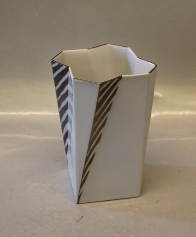 Bing & Grøndahl B&G 1924-5477 Futura Vase 16.5 ccm Design Else Kamp