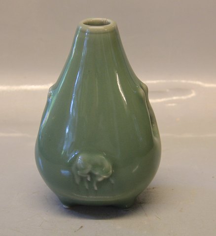 20972 Kgl. Vase med hestedekoration 18 cm JH, juni 1949 Kongelig Dansk Stentøj