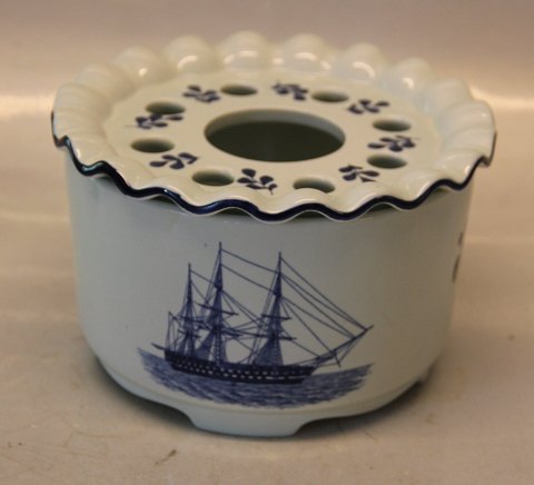 Skibstellet 1872-46 Tevarmer /Fyrfad  10 x 16 cm Aluminia Fajance Trankebar 