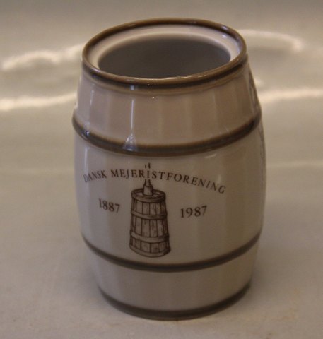 B&G 584 Danish Butter - Dansk Smør Tønde 11 cm Dansk Mejeristforening 1887-1987
 Bing & Grøndahl