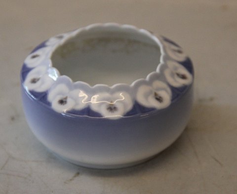 Kongelig Dansk 31-19 Kgl. Art Nouveau skål med blomster i relief  relief 5 x 9 cm præ 1923 maler 74