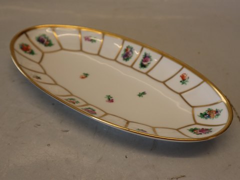 8589-444  Oval Assiet ca 24 cm  Royal Copenhagen Henriette porcelæn