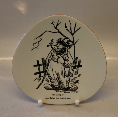 Knabstrup Trekantet platte  ca 16 cm Storm P: En gang til - saa fløjter jeg Undertonen!