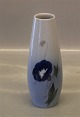 Lyngby Porcelænsvase 127-50 Lyngby vase med blå blomst 18 cm 