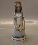 12461 RC Huguenot Girl 21 cm Arno Malinowski 1927 Royal Copenhagen figurine 