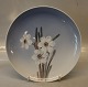 0029-1125 Dekorativ vægplatter 25.5 cm Hvide blomster Kongelig Dansk Porcelæn